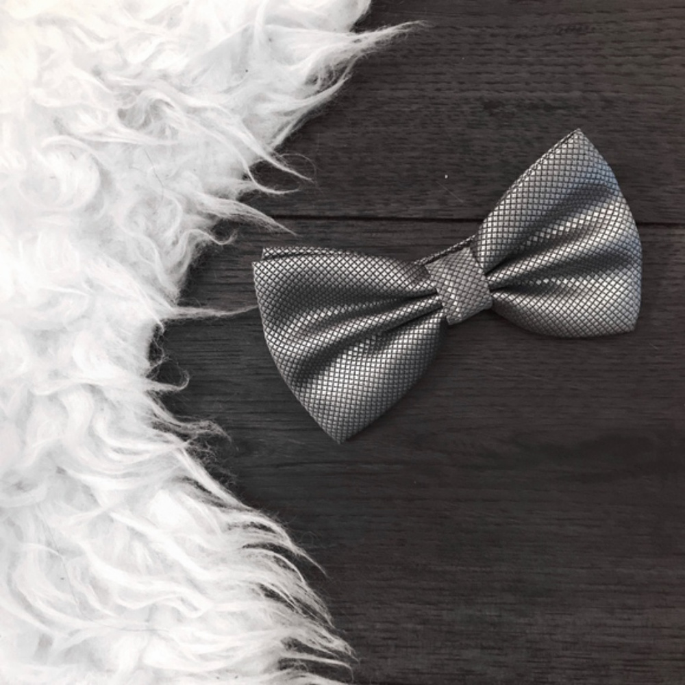 DAPPER // Men's Adjustable Quilted Silver Bow Tie